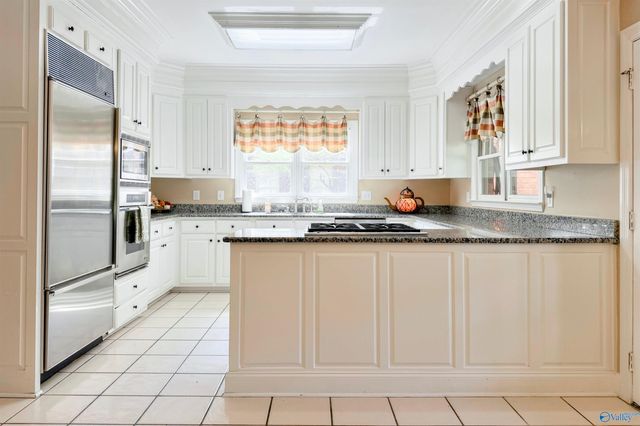 1538 Blackhall Lane SE, Decatur, AL 35601