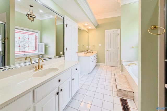 1538 Blackhall Lane SE, Decatur, AL 35601