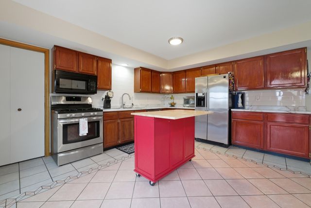 306 Bach Road, Schererville, IN 46375