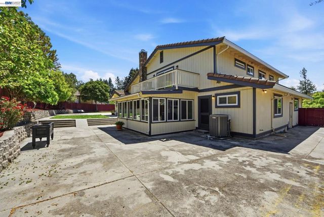 44304 Paiute Ct, Fremont, CA 94539