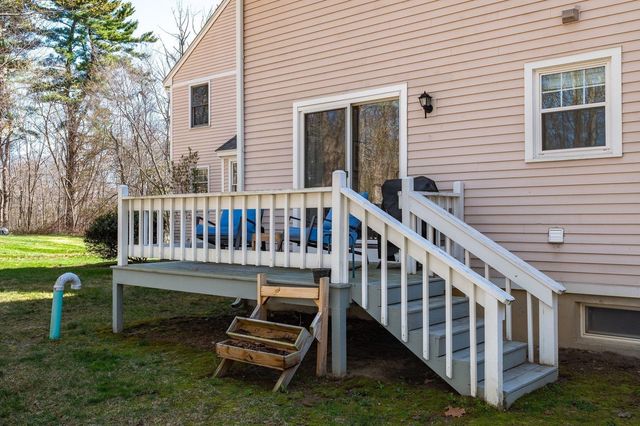 26 Pheasant Run Lane, Stratham, NH 03885
