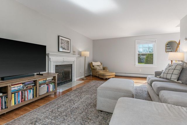 26 Pheasant Run Lane, Stratham, NH 03885