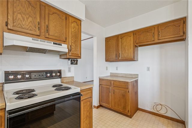 1280 S 15th Street, Marion, IA 52302