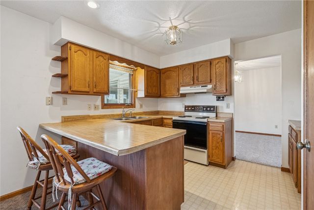 1280 S 15th Street, Marion, IA 52302