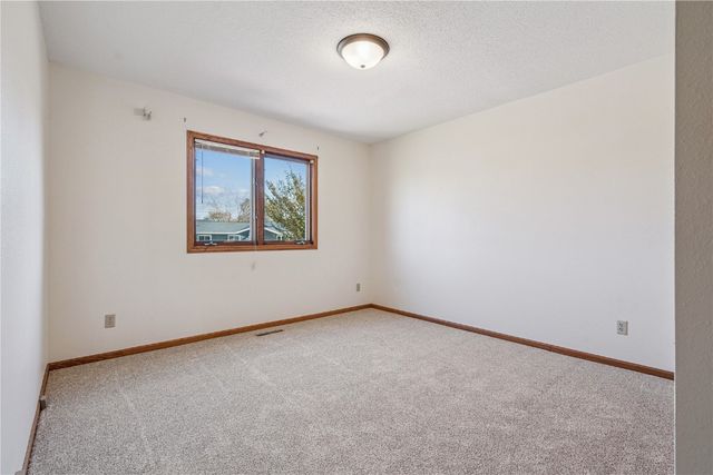 1280 S 15th Street, Marion, IA 52302