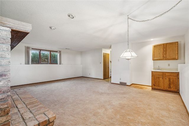 1280 S 15th Street, Marion, IA 52302