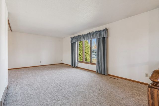 1280 S 15th Street, Marion, IA 52302