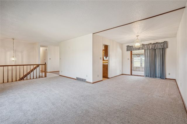 1280 S 15th Street, Marion, IA 52302