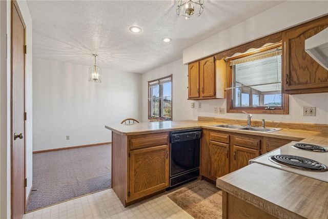 1280 S 15th Street, Marion, IA 52302