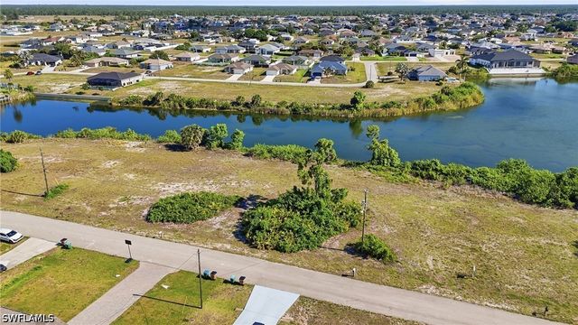 527 NW 24th TER, Cape Coral, FL 33993