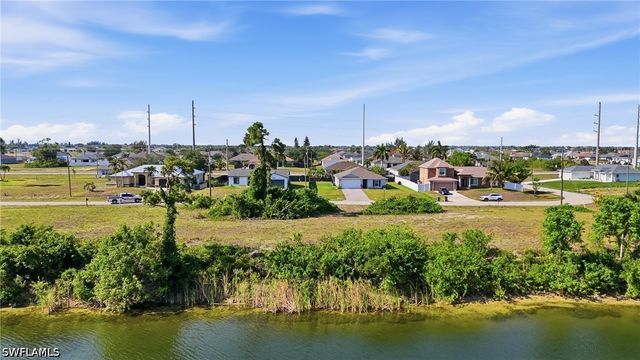 527 NW 24th TER, Cape Coral, FL 33993