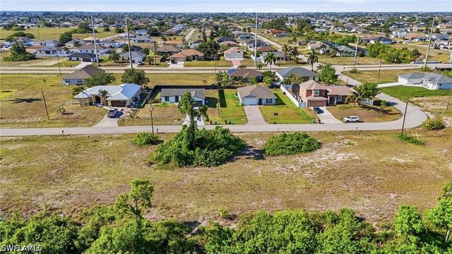 527 NW 24th TER, Cape Coral, FL 33993