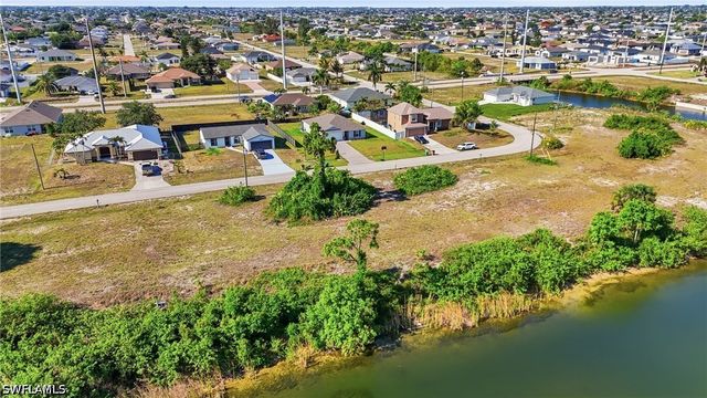 527 NW 24th TER, Cape Coral, FL 33993