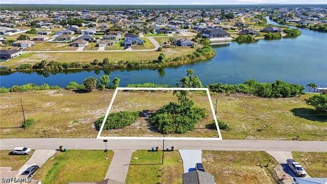 527 NW 24th TER, Cape Coral, FL 33993