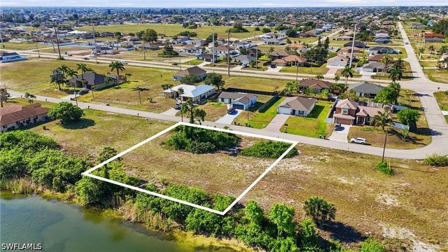 527 NW 24th TER, Cape Coral, FL 33993