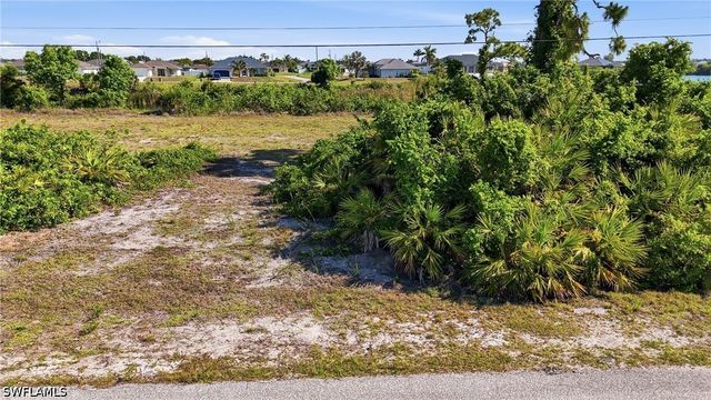 527 NW 24th TER, Cape Coral, FL 33993
