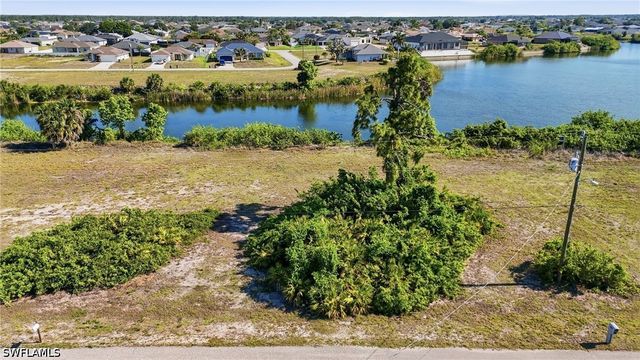 527 NW 24th TER, Cape Coral, FL 33993