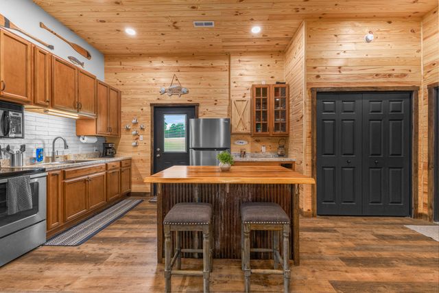 4895 Webbs Camp Rd, Walling, TN 38587