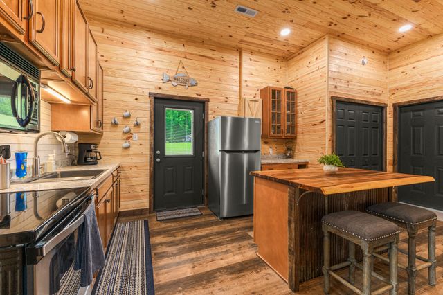 4895 Webbs Camp Rd, Walling, TN 38587