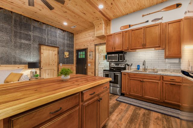 4895 Webbs Camp Rd, Walling, TN 38587