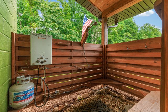 4895 Webbs Camp Rd, Walling, TN 38587
