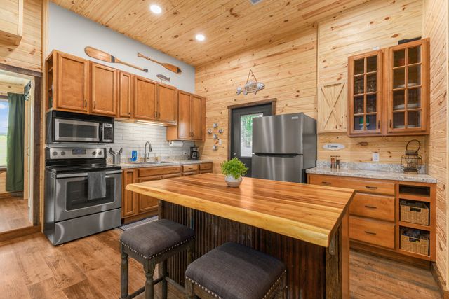 4895 Webbs Camp Rd, Walling, TN 38587