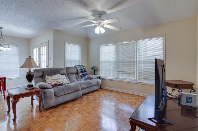 8747 CEDAR MILLS CIR, Memphis, TN 38016