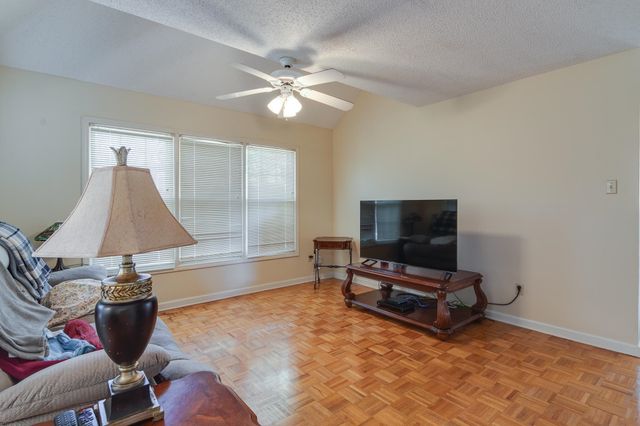 8747 CEDAR MILLS CIR, Memphis, TN 38016