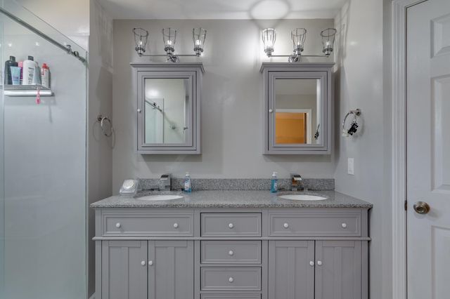 8747 CEDAR MILLS CIR, Memphis, TN 38016