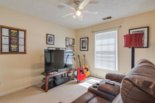 8747 CEDAR MILLS CIR, Memphis, TN 38016