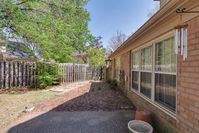 8747 CEDAR MILLS CIR, Memphis, TN 38016