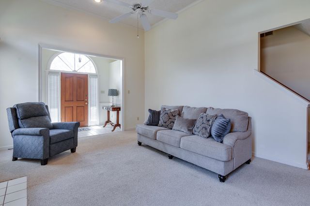 8747 CEDAR MILLS CIR, Memphis, TN 38016