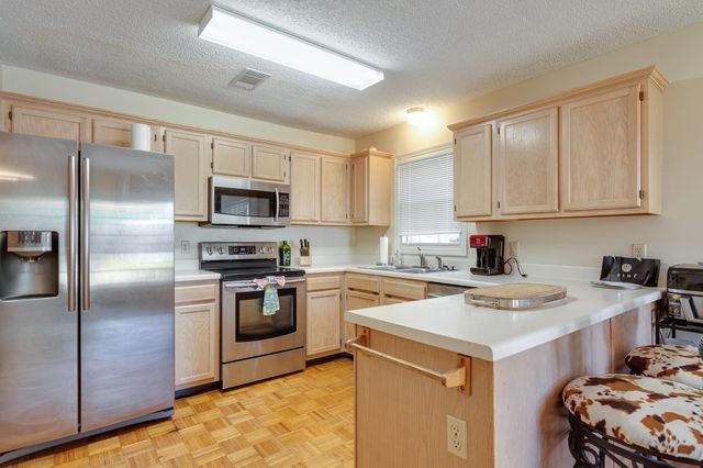 8747 CEDAR MILLS CIR, Memphis, TN 38016