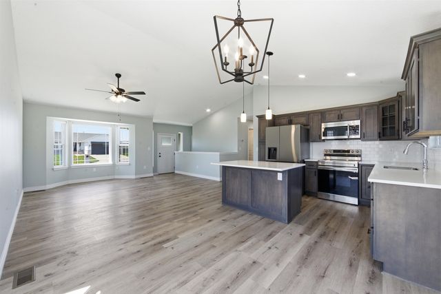 804 S Hedgewood, Andover, KS 67002