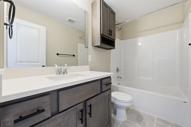 804 S Hedgewood, Andover, KS 67002
