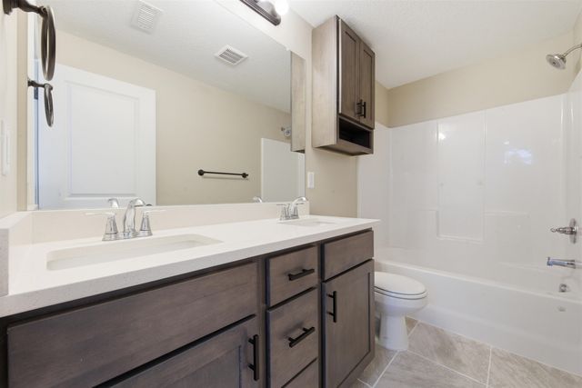 804 S Hedgewood, Andover, KS 67002