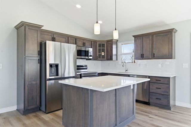 804 S Hedgewood, Andover, KS 67002