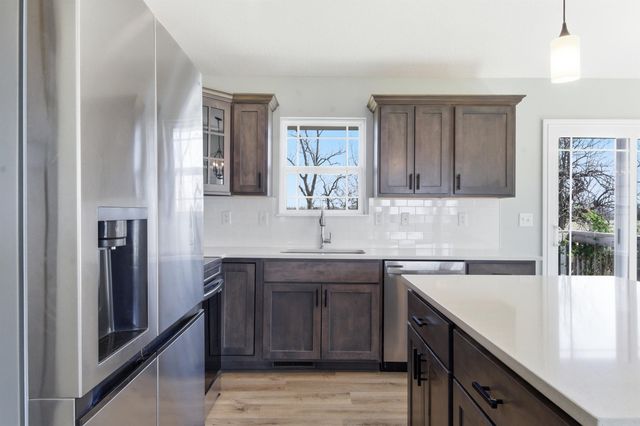 804 S Hedgewood, Andover, KS 67002