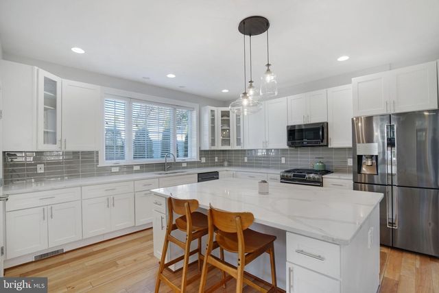 3731 DUKE ST, Alexandria, VA 22304