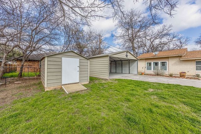 205 Saddle Road, White Settlement, TX 76108