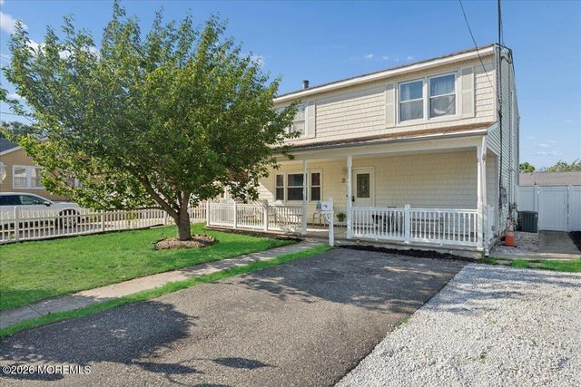 33 Monmouth Avenue, North Middletown, NJ 07748