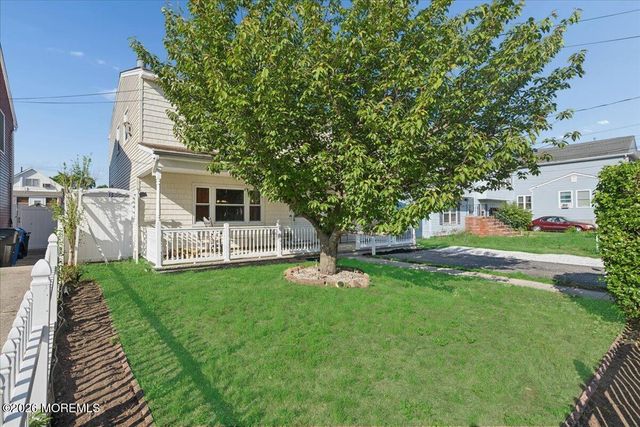 33 Monmouth Avenue, North Middletown, NJ 07748