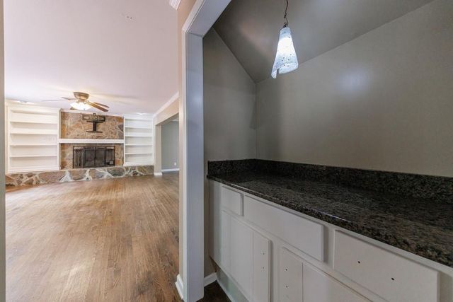 10565 Shallowford Road, Roswell, GA 30075