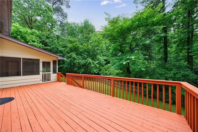 10565 Shallowford Road, Roswell, GA 30075