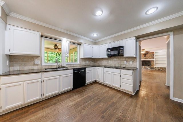 10565 Shallowford Road, Roswell, GA 30075