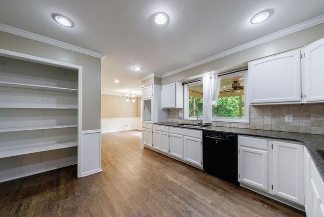 10565 Shallowford Road, Roswell, GA 30075