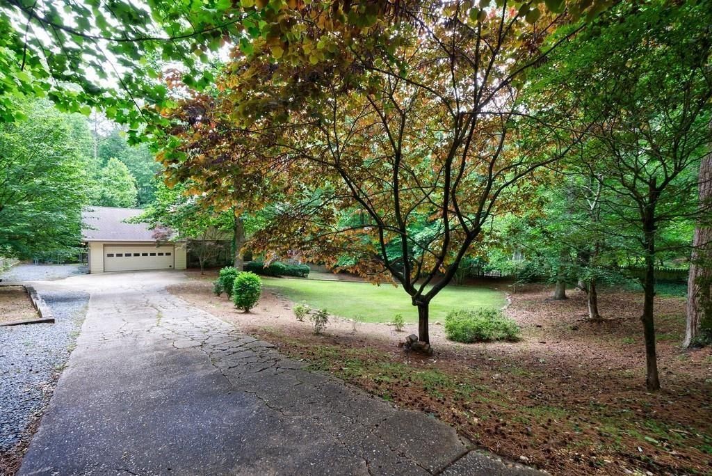 10565 Shallowford Road, Roswell, GA 30075