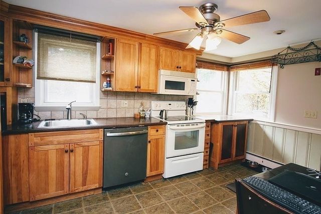 17 Janet Cir, Shrewsbury, MA 01545