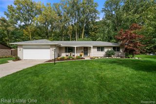 20001 S Riverhill Drive, Clinton Charter Township, MI 48036
