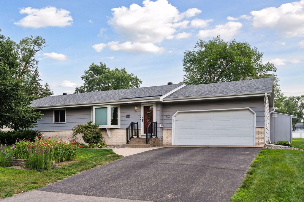5751 7th Street NE, Fridley, MN 55432